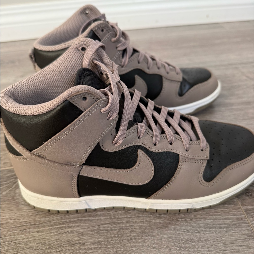 Nike Dunk High Moon Fossil Sneakers